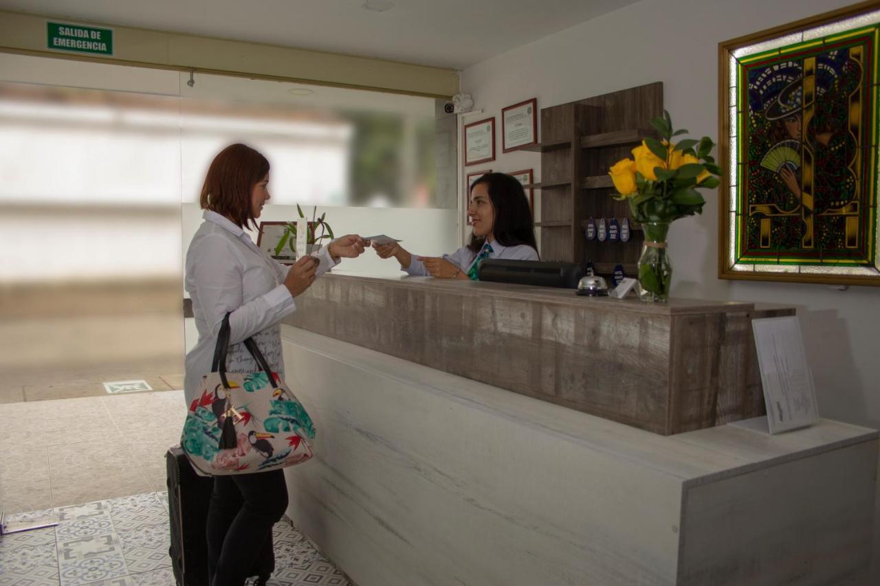 Hotel Avanti Chipichape Кали Екстериор снимка
